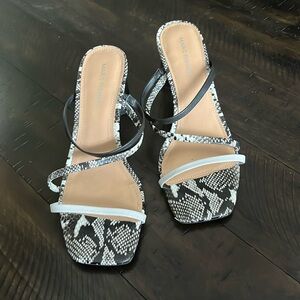 Marc Fisher Strappy Slides Size 8